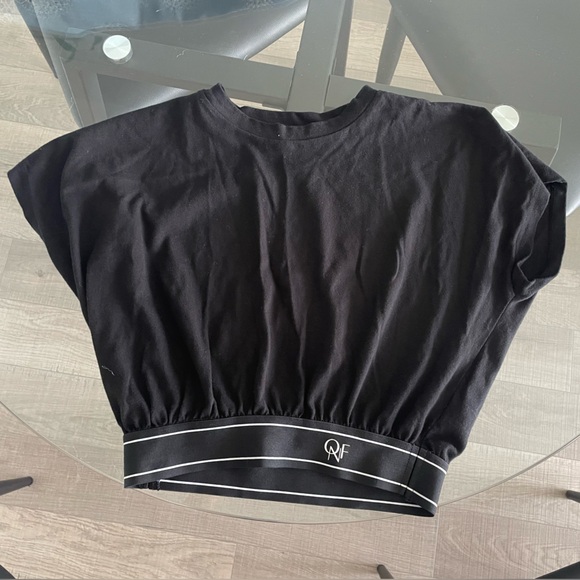 Black cropped tshirt - Picture 1 of 4